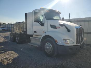  Salvage Peterbilt 579