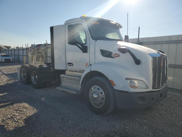  Salvage Peterbilt 579