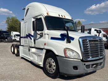  Salvage Freightliner Cascadia 1