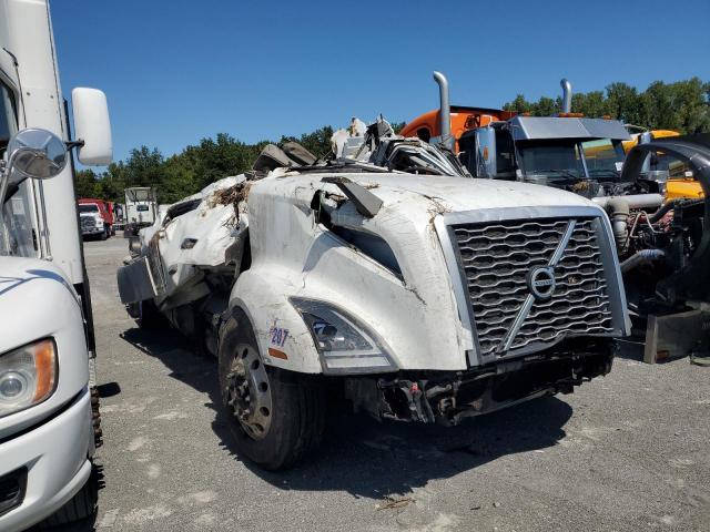  Salvage Volvo Vn