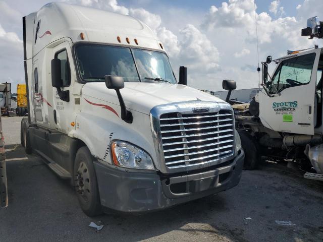  Salvage Freightliner Cascadia 1