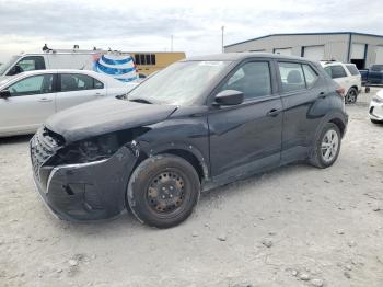  Salvage Nissan Kicks