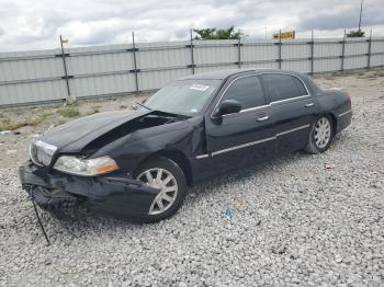  Salvage Lincoln Towncar