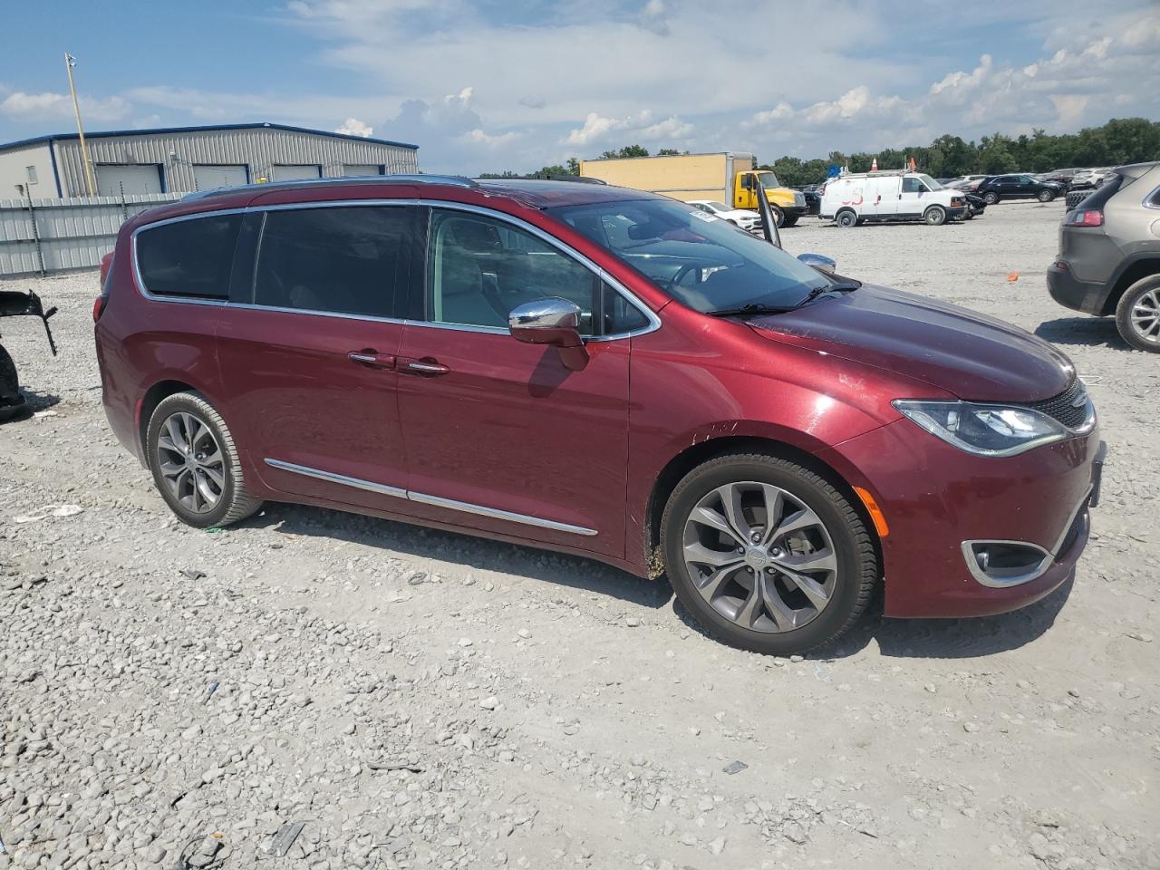 Chrysler Pacifica Limited Image 5