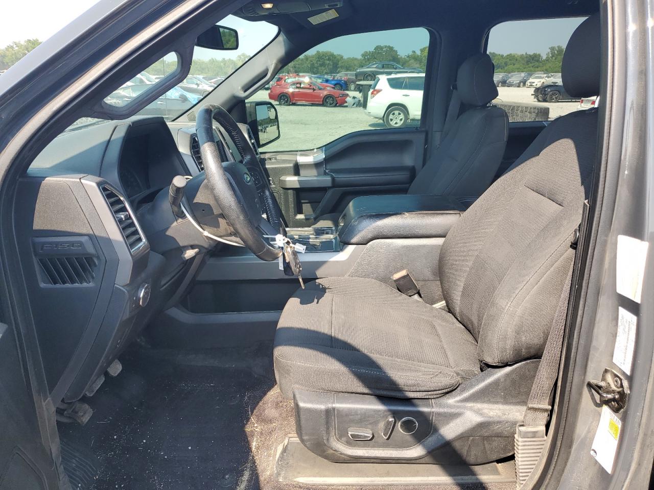 Ford F-150 Supercrew Image 6