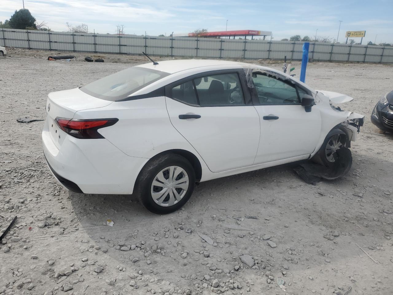 Nissan Versa S Image 7