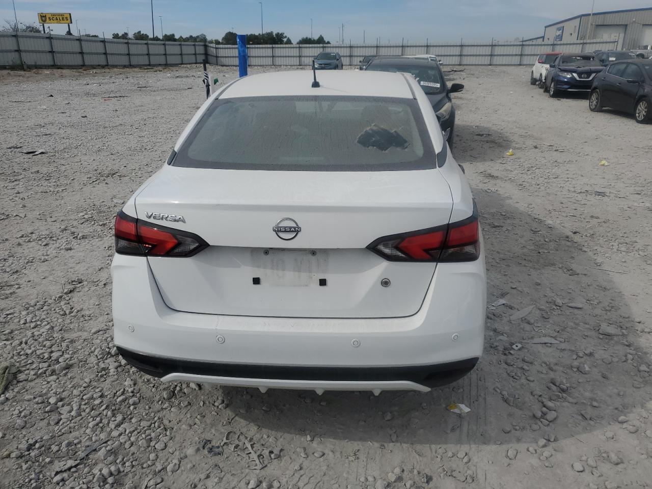 Nissan Versa S Image 4