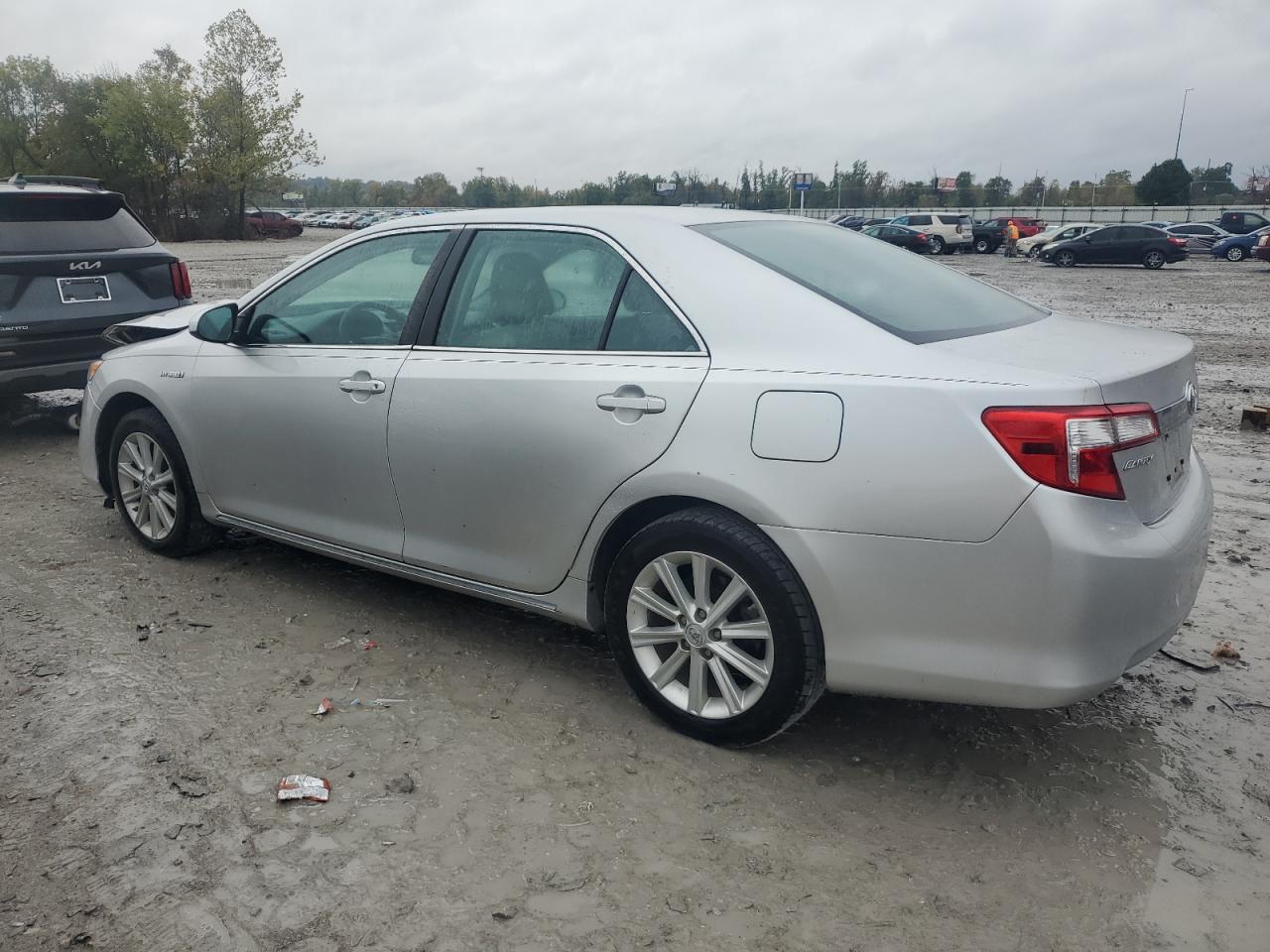 Toyota Camry Hybrid Image 3