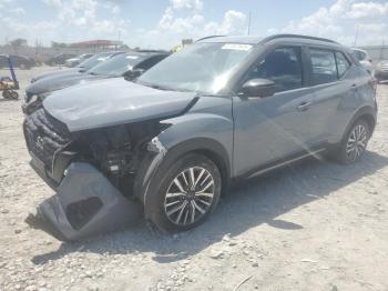  Salvage Nissan Kicks