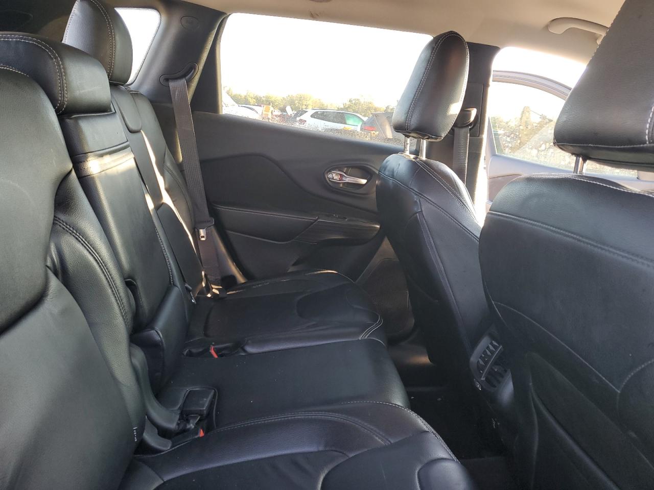 Jeep Grand Cherokee Latitude Image 9