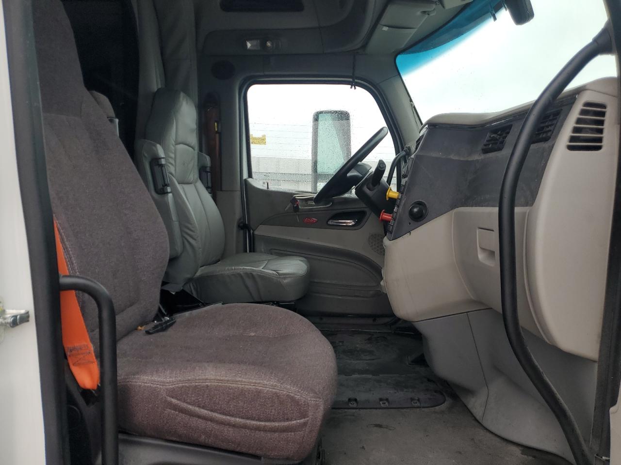 Peterbilt Tractor 579 Image 6