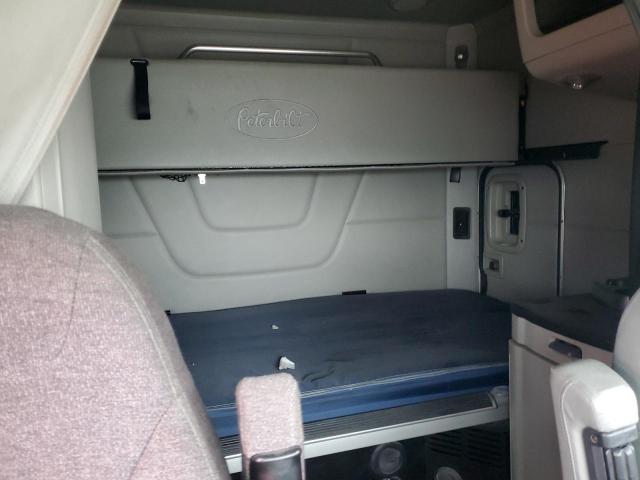 Peterbilt Tractor 579 Image 4