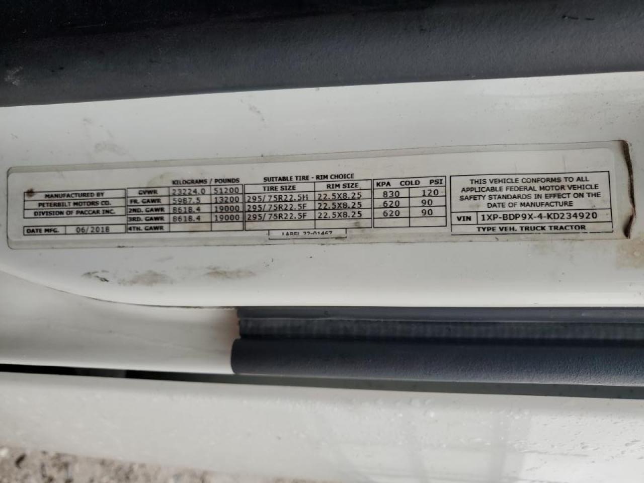 Peterbilt Tractor 579 Image 10