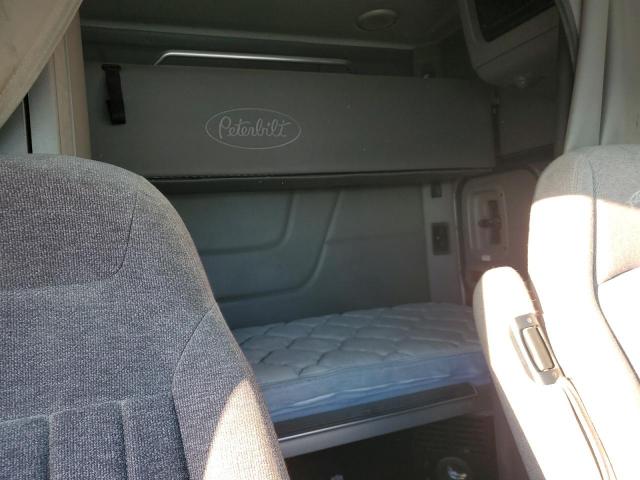 Peterbilt Tractor 579 Image 8