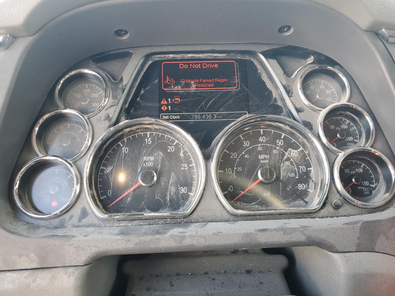 Peterbilt Tractor 579 Image 9