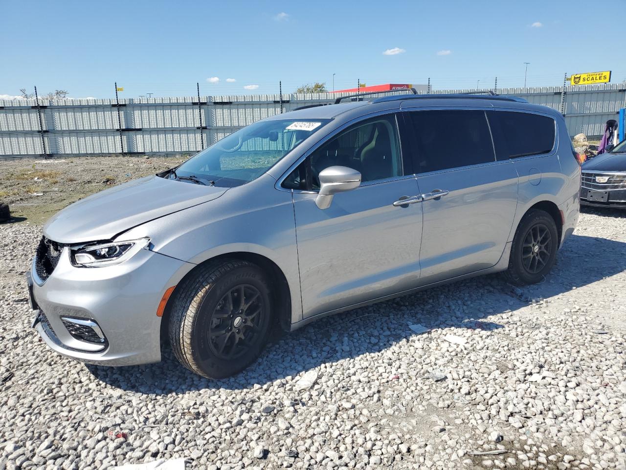 Chrysler Pacifica Touring L Image 1