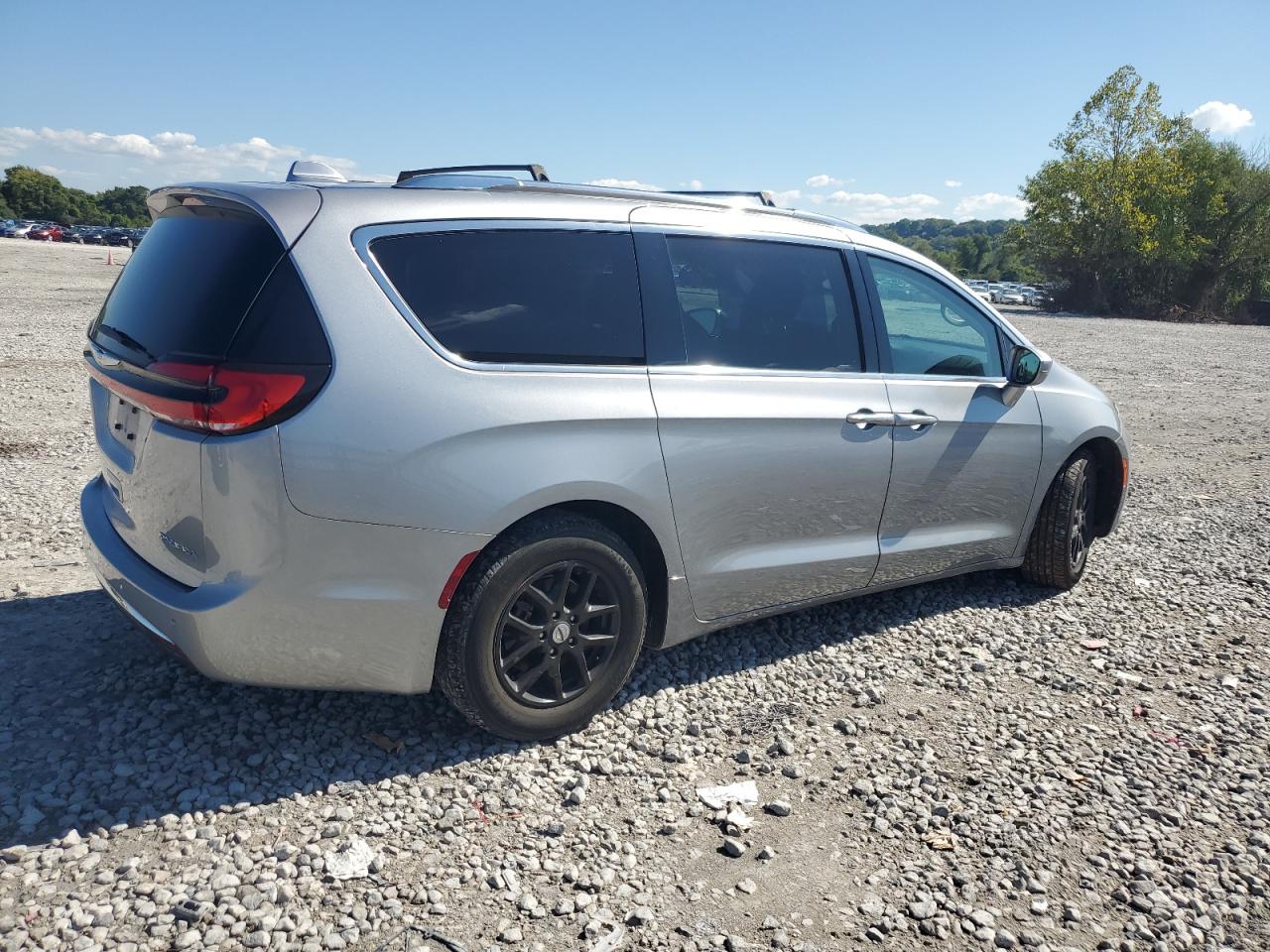 Chrysler Pacifica Touring L Image 9