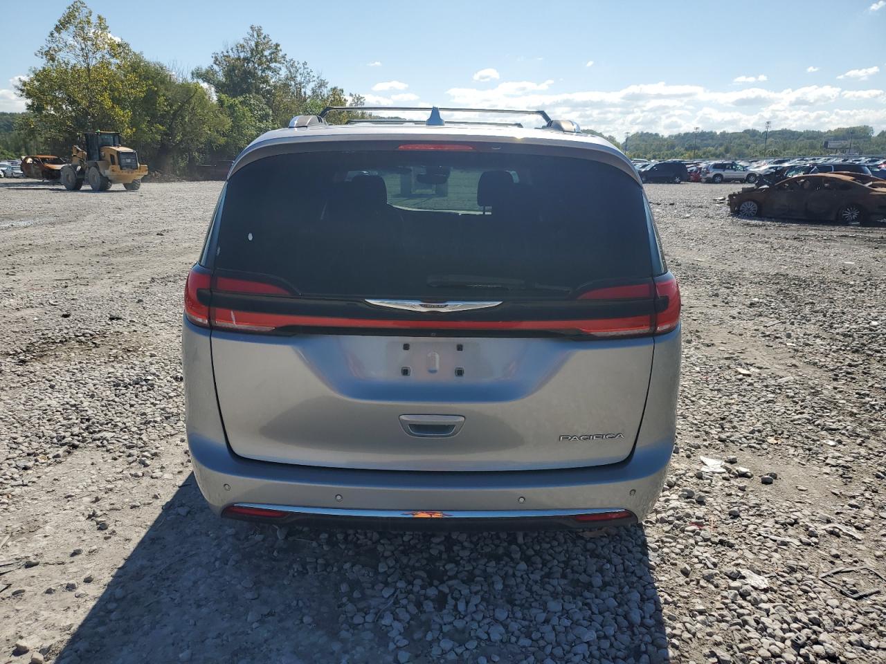 Chrysler Pacifica Touring L Image 6