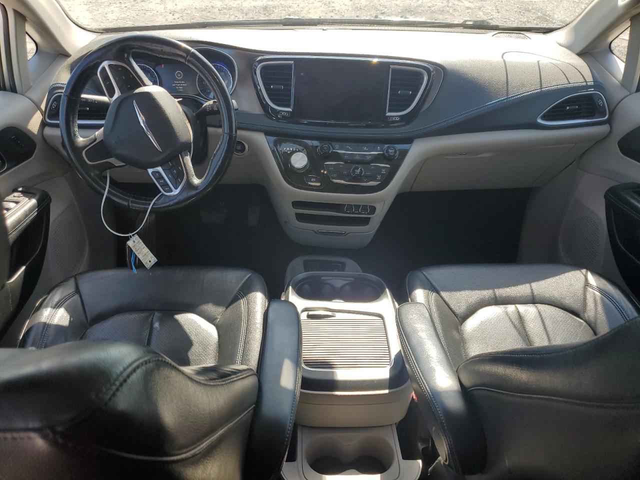 Chrysler Pacifica Touring L Image 10