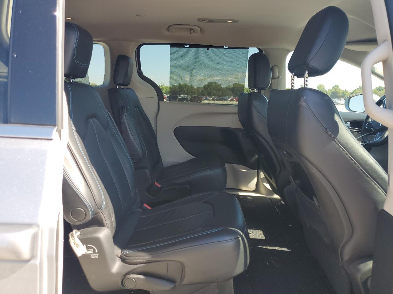 Chrysler Pacifica Touring L Image 7