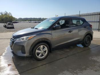  Salvage Nissan Kicks