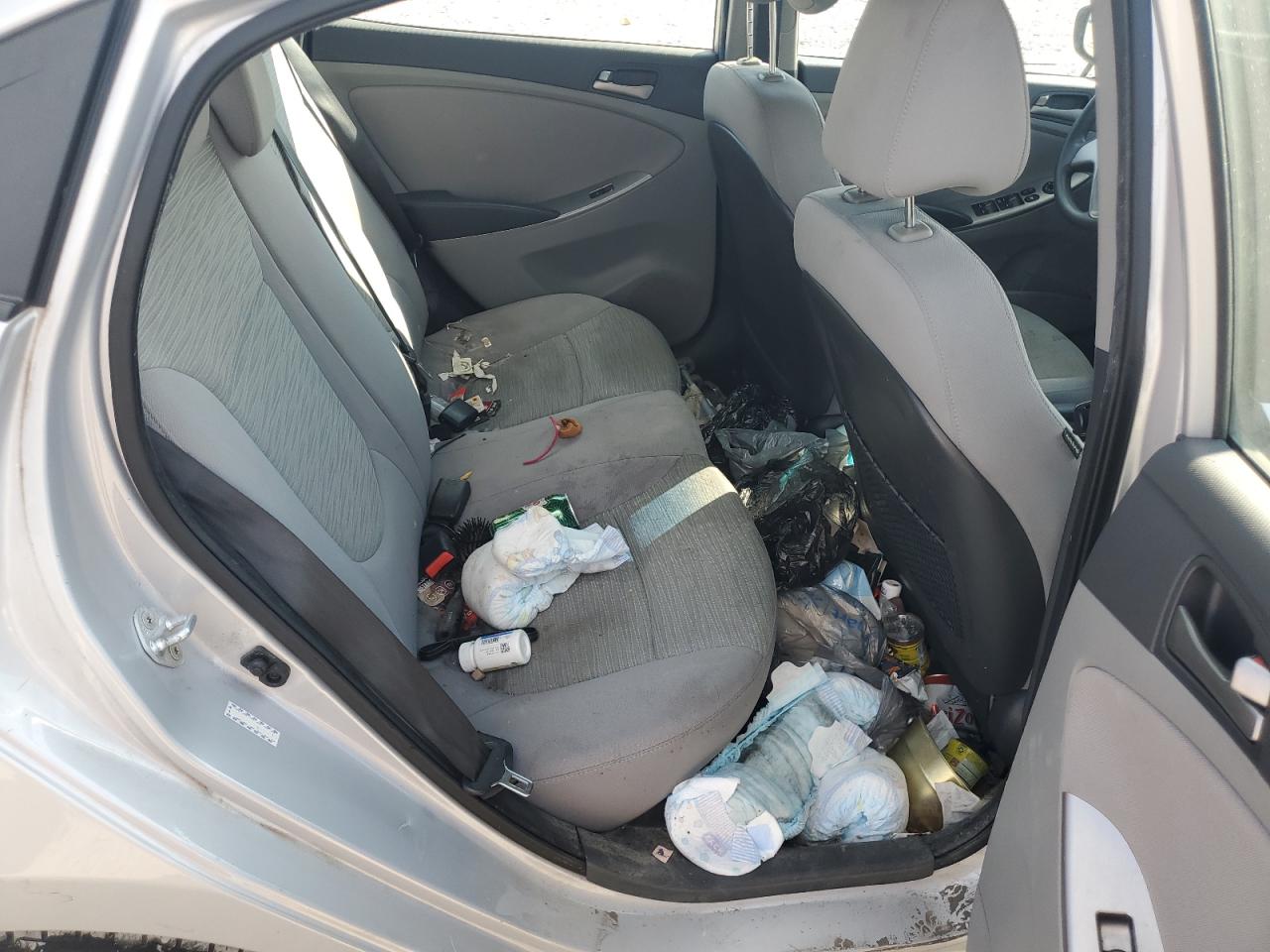 Hyundai ACCENT Se Image 4