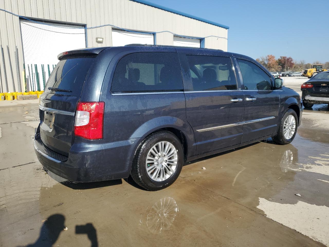 Chrysler Minivan Touring L Image 4