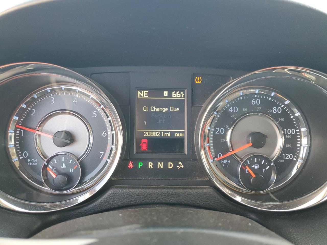 Chrysler Minivan Touring L Image 5