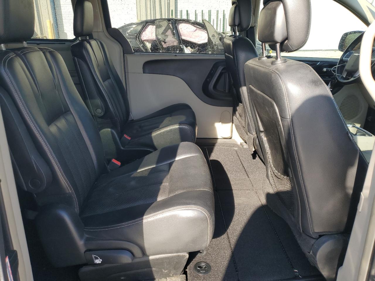 Chrysler Minivan Touring L Image 12