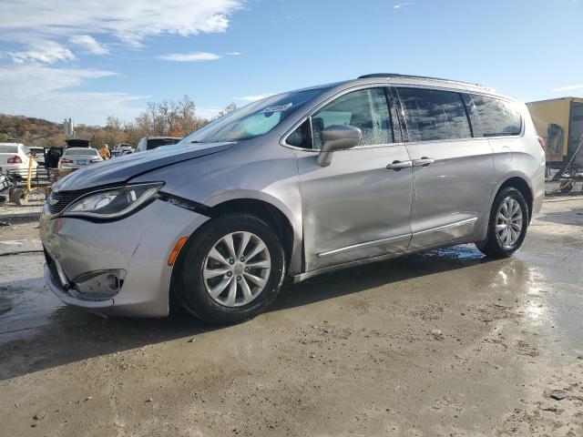  Salvage Chrysler Pacifica