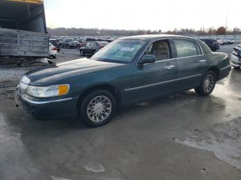  Salvage Lincoln Towncar
