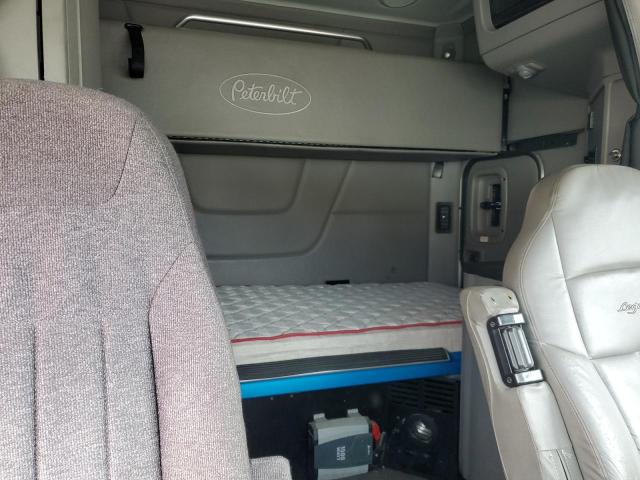 Peterbilt Tractor 579 Image 4