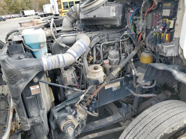 Peterbilt Tractor 579 Image 2