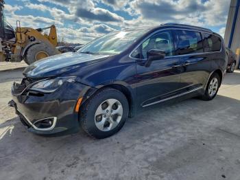  Salvage Chrysler Pacifica