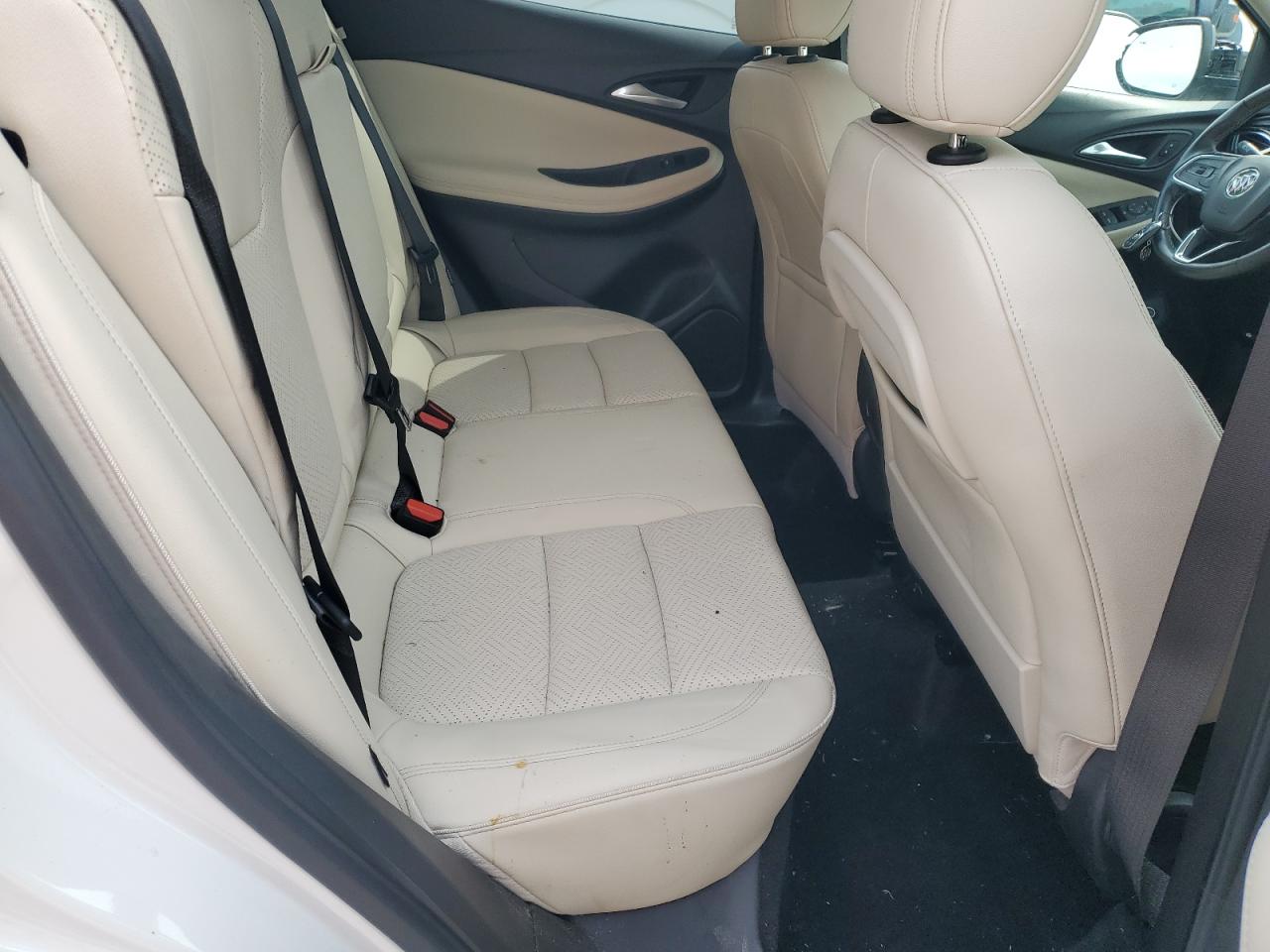 Buick Encore Essence Image 8