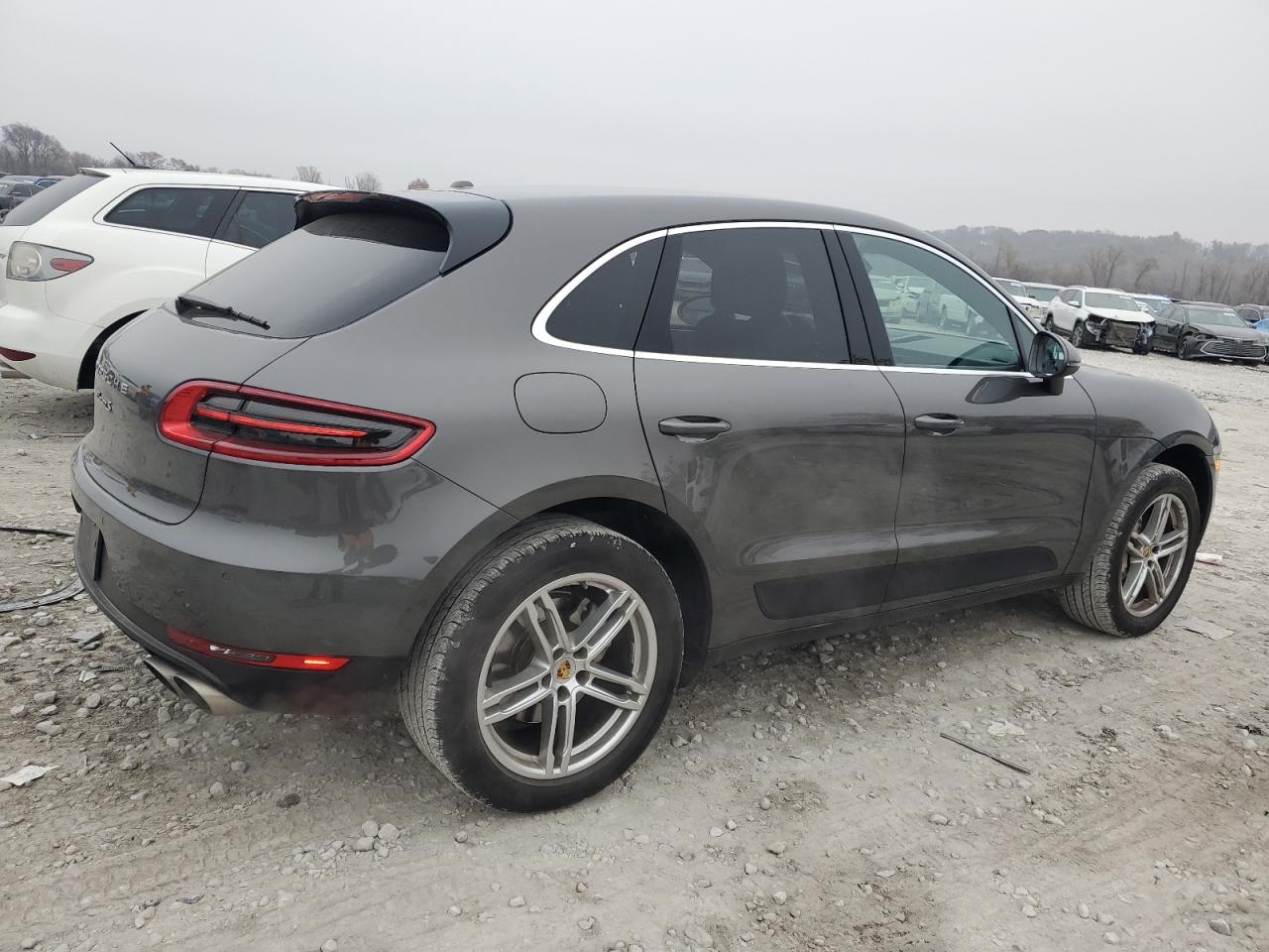 Porsche Macan S Image 10