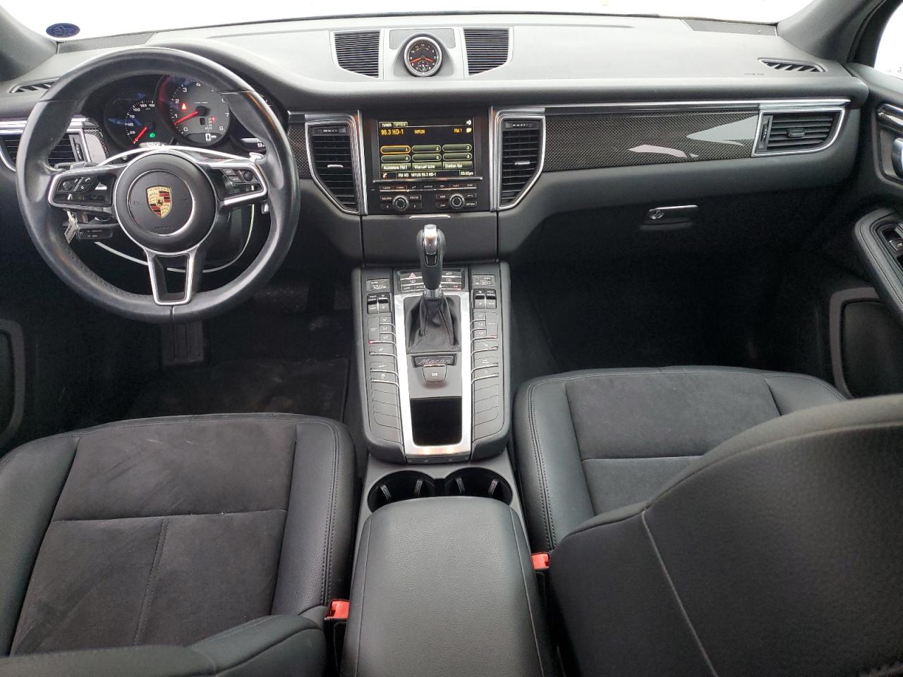 Porsche Macan S Image 9