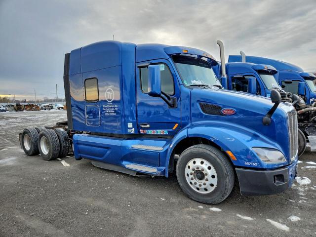  Salvage Peterbilt 579