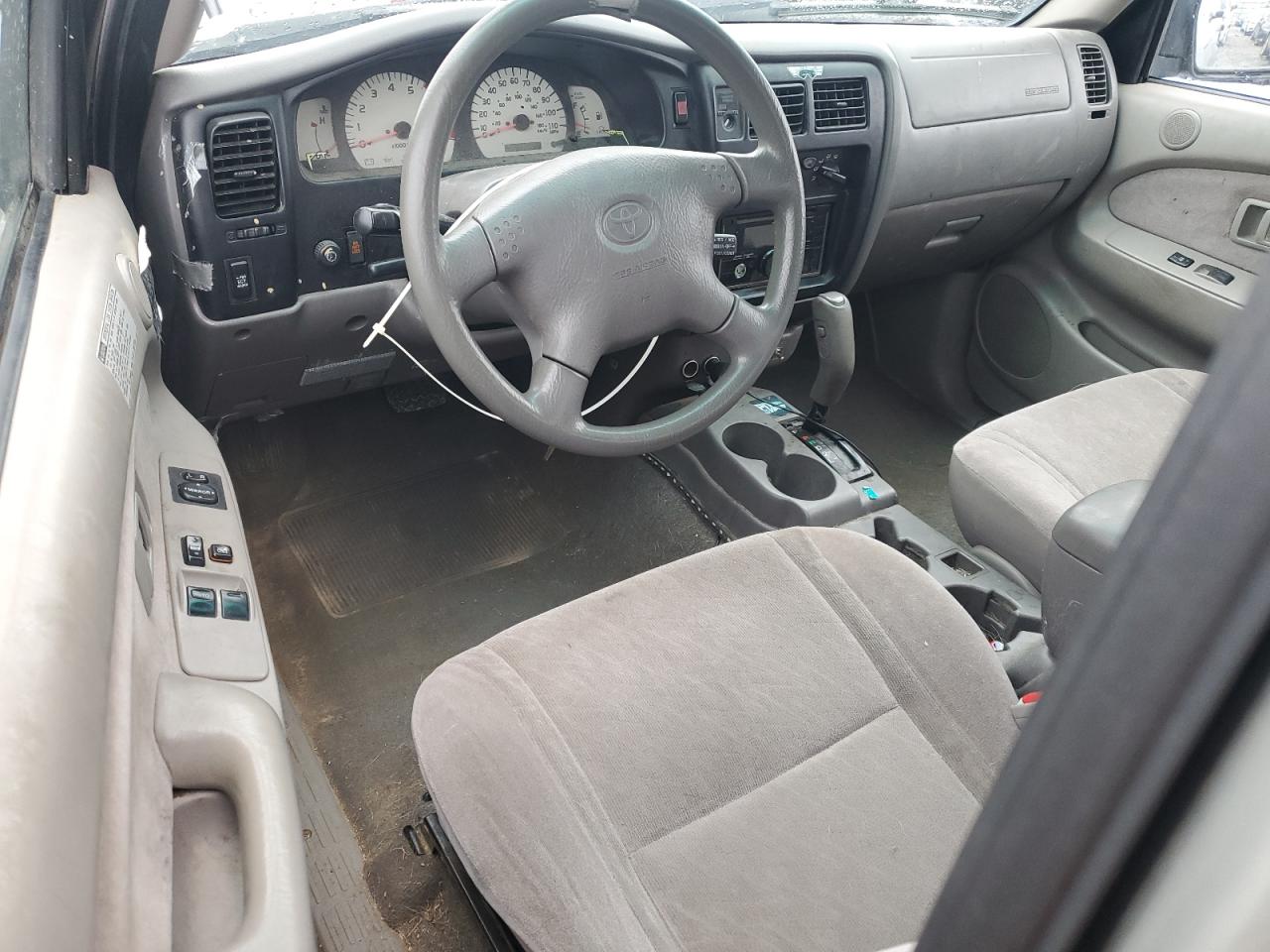 Toyota Tacoma Xtracab Prerunner Image 4