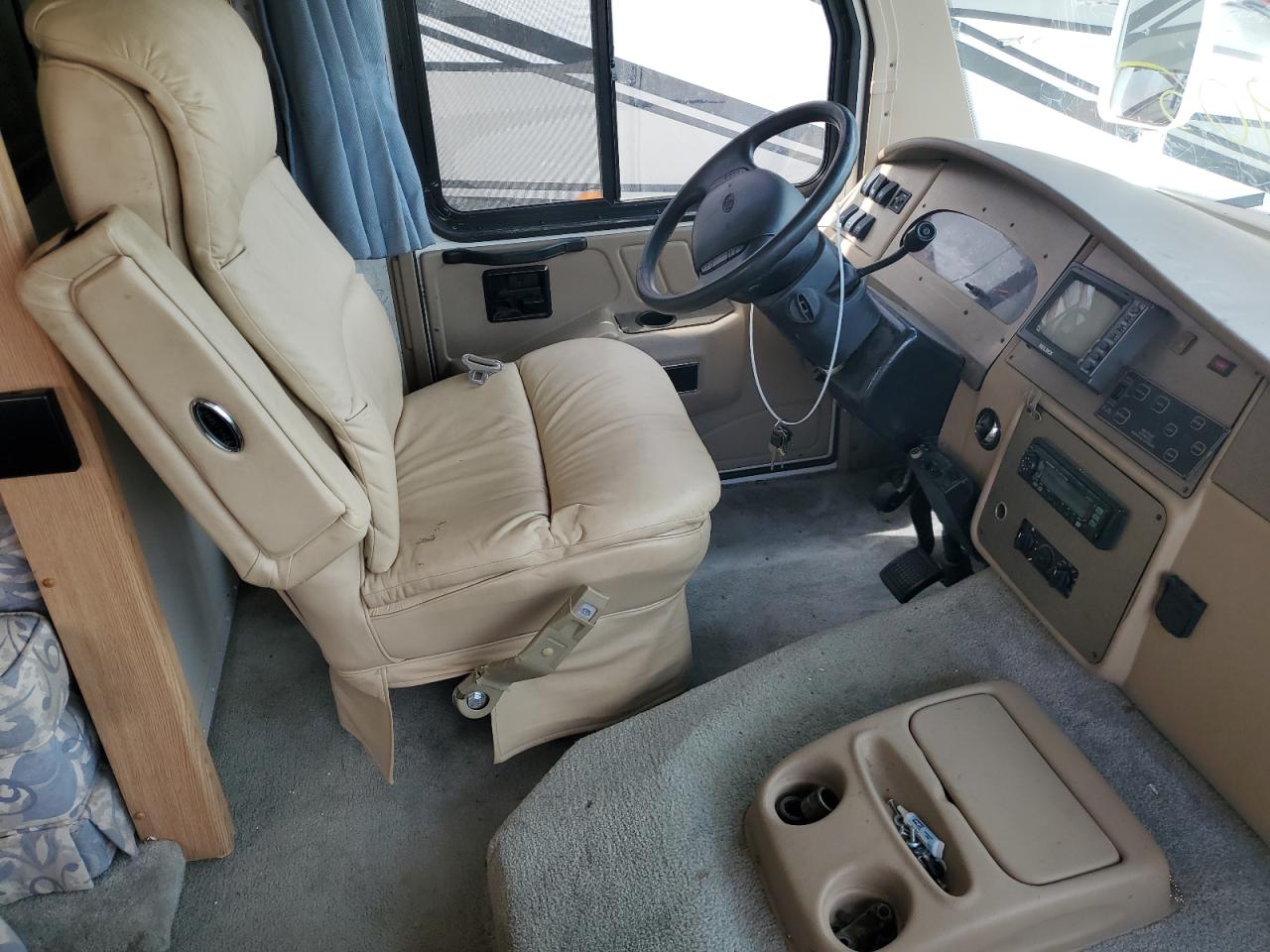 Ford Motorhome Super Duty Stripped Chassis Image 8