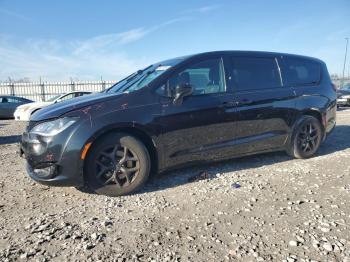  Salvage Chrysler Pacifica