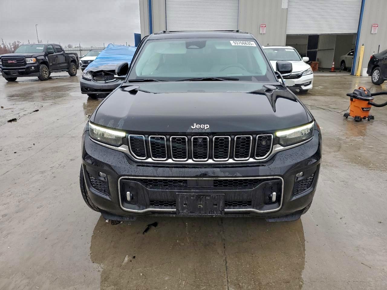 Jeep Grand Cherokee Overland Image 2