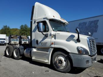  Salvage Freightliner Cascadia 1