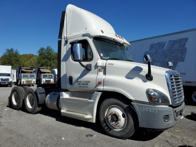  Salvage Freightliner Cascadia 1