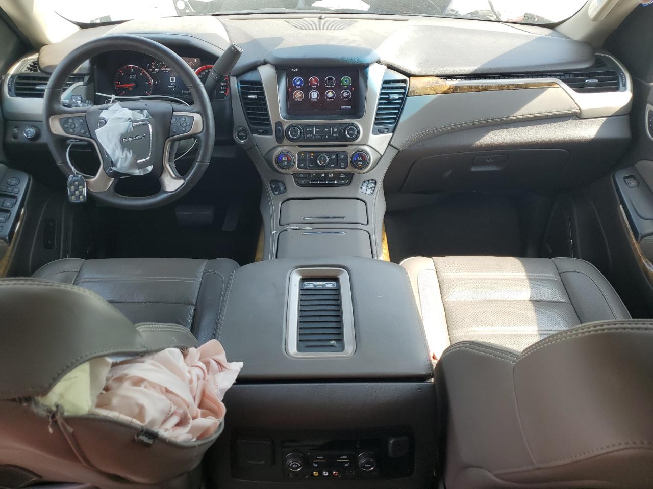 GMC Yukon Denali Image 6