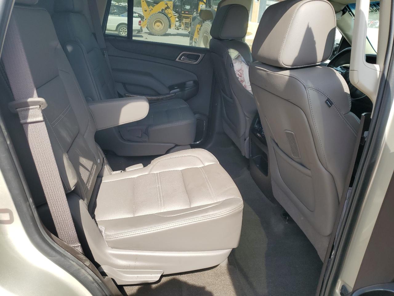 GMC Yukon Denali Image 14