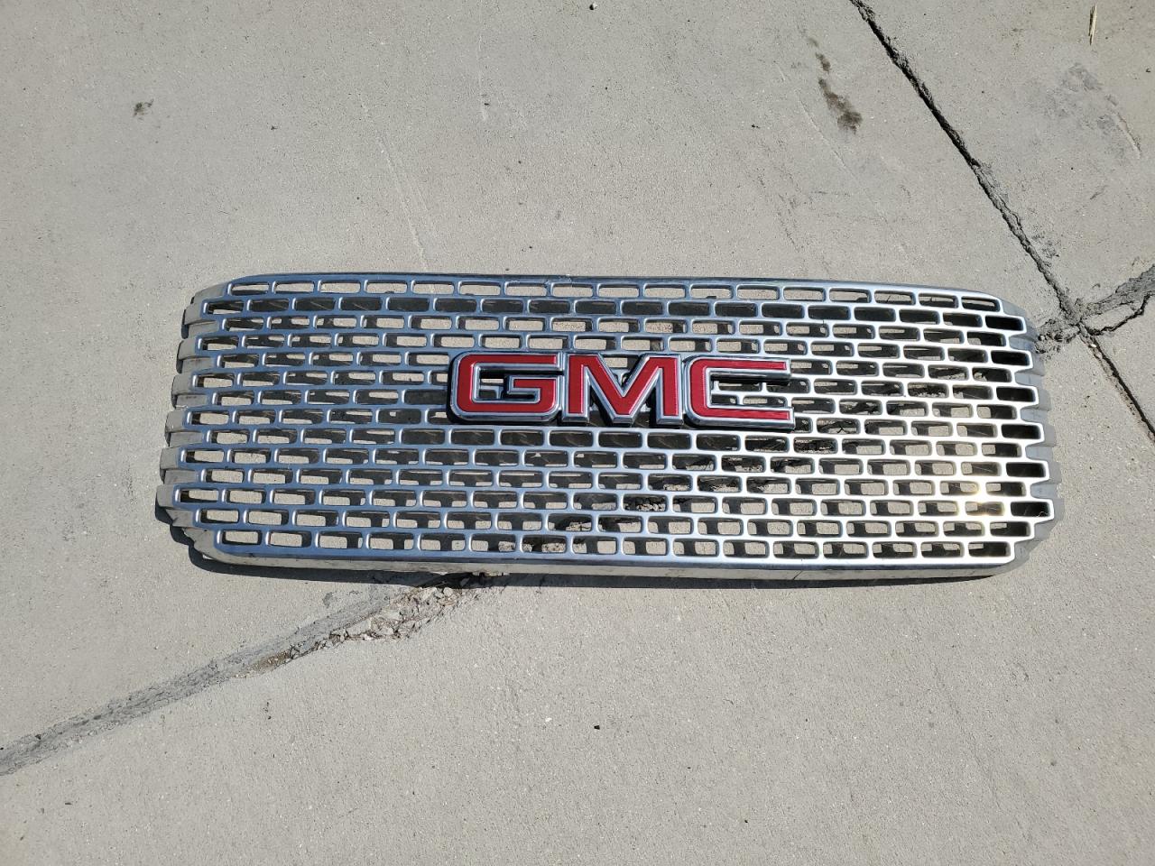 GMC Yukon Denali Image 9