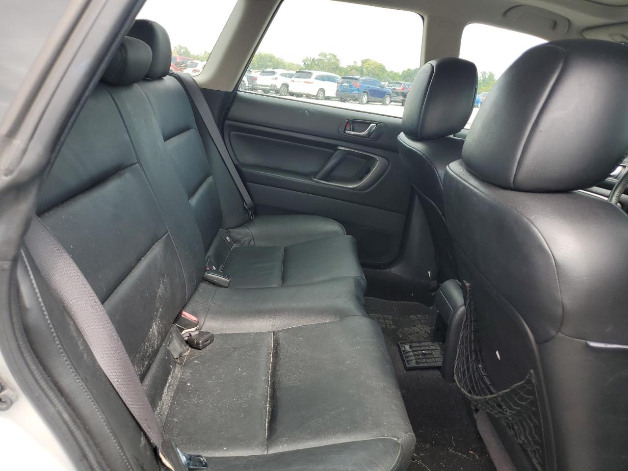 Subaru Legacy Outback 2.5i Limited Image 8