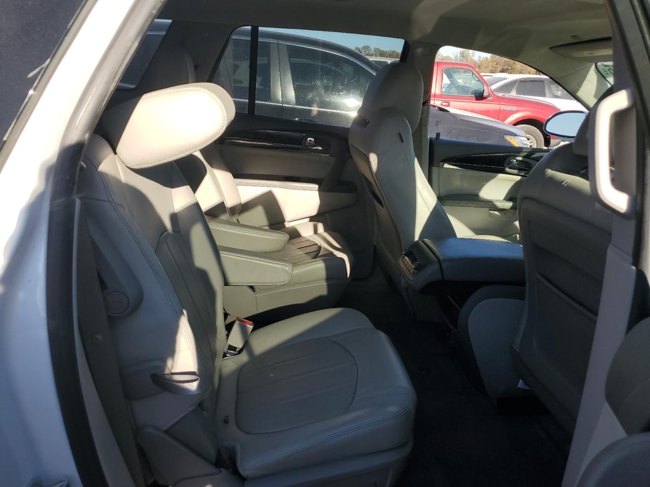Buick Enclave Image 4
