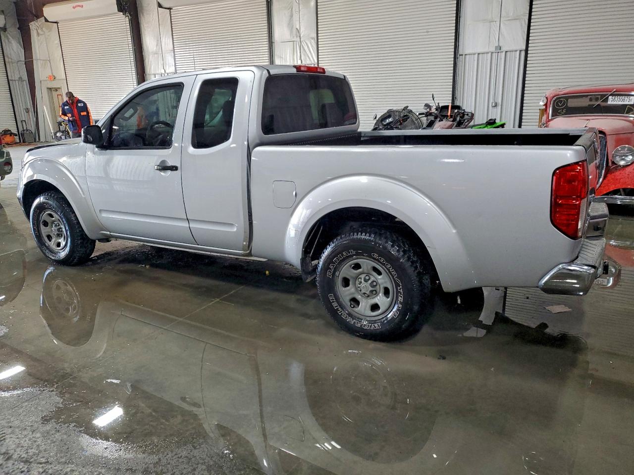 Nissan Frontier S Image 2